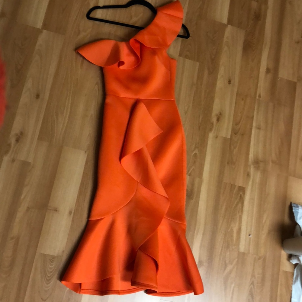 BEAUTIFUL BODY HUGGING ORANGE DRESS